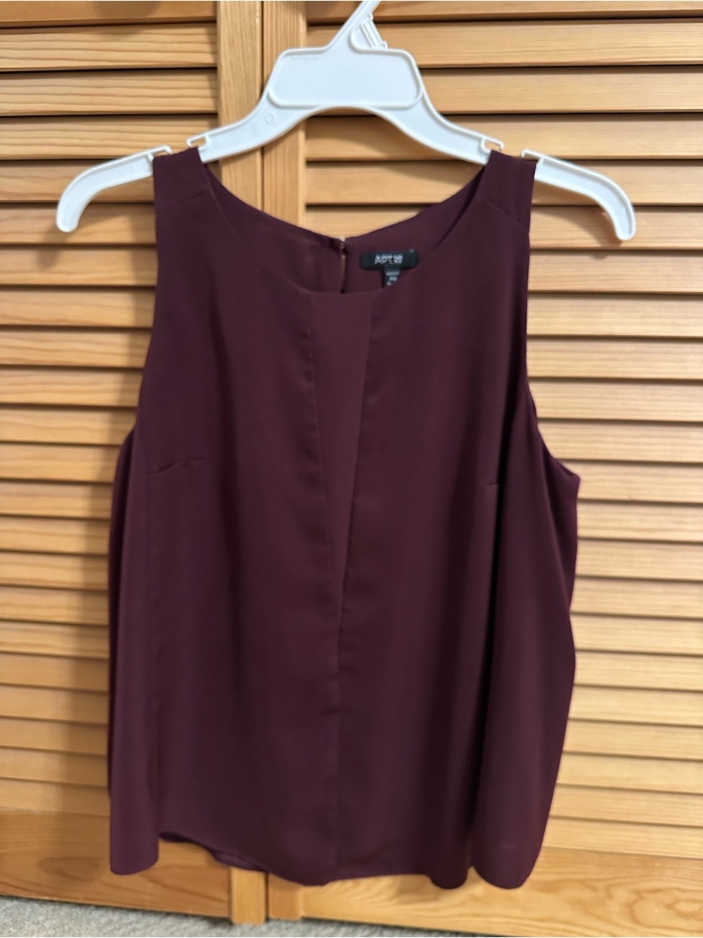 Apt. 9 Wine Sleeveless V-Neck Shell Top